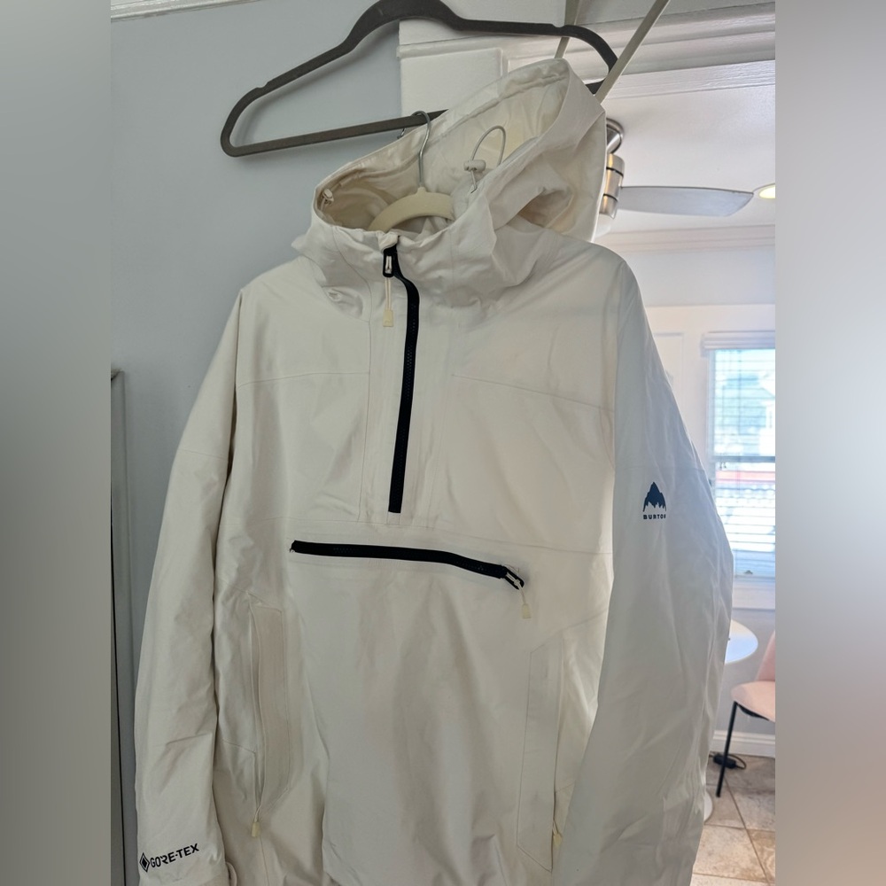 Size M - Stout White Women's Burton Pillowline GORE-TEX 2L Anorak Jacket